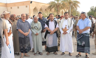 الوكيل العامري يتقدم مستقبلي جثمان القاضي محمد علي بن طالب في مطار سيئون الدولي