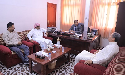 وكيل المحافظة يناقش خطوات تطوير عمل غرفة تجارة وصناعة وادي وصحراء حضرموت