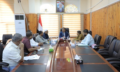 برئاسة وكيل المحافظة لجنة المناقصات بوادي حضرموت تحيل عدد من المشاريع التربوية للجنة الفنية