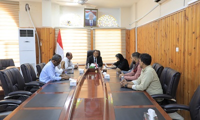 الوكيل العامري يلتقي استاذة العلوم السياسية بجامعة زيورخ السويسرية الباحثة إلهام مانع