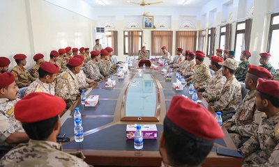 قائد المنطقة العسكرية الثانية يلتقي بخريجي الكلية الحربية من منتسبي المنطقة