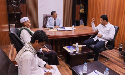 الأمين العام لمحلي حضرموت يلتقي عدداً من وجهاء مديريتي حريضة وعمد