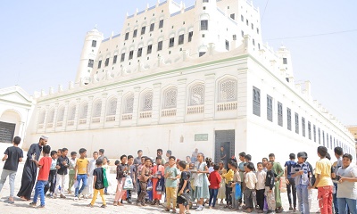 بالبخور والاهازيج والدعاء ( يا الله يا رحمن ابعد الفسدة وكل شيطان ) : أطفال مدينة سيئون يستقبلون العام الهجري الجديد 1447هـ