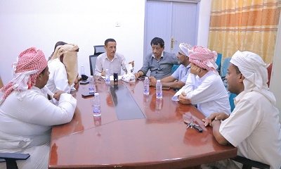 الدكتور العمودي يلتقي باللجنة الصحية المجتمعية بمديرية رماه الصحراوية