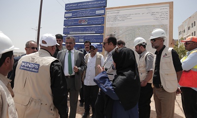 أمين عام محلي حضرموت يدشن العمل في مشروع الصرف الصحي لمنطقة غرب الضيافة وحدتي "هاف مون - حمزة"