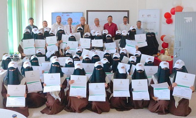 مدير عام سيئون يشهد اختتام مخيم (مهارات الصيفي الثاني) لطالبات الصف الأول بثانوية سيئون النموذجية.