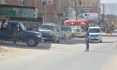 شرطة مديرية حورة ووادي العين تضبط متهماً اعترف بتنفيذ 22 عملية سرقة في عدد من مديريات حضرموت