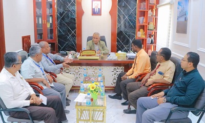 خلال لقائه وفد وزاري .. مدير عام سيئون يبحث سبل تطوير ودعم القطاع الصحي بالمديرية