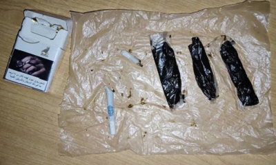 بالتنسيق بين إدارة مكافحة المخدرات بمحافظة حضرموت الساحل وإدارة امن مديرية المكلا مثمتلة بمركز شرطة الديس… القبض على مروج لمادة الحشيش المخدر