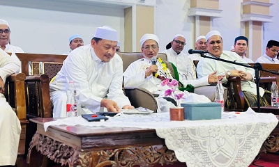 البروفيسور عبدالله باهارون يشارك في ندوة علمية عن المجتمع الإندونيسي والذكاء الاصطناعي 