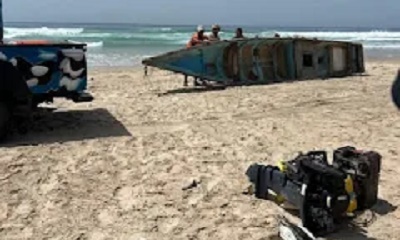 خفر السواحل بحضرموت ينقذ مواطنًا وقاربه بعد تعرضه للانقلاب قبالة ساحل المكلا