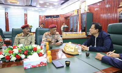 محافظ المهرة وقائد المنطقة العسكرية الثانية يبحثان مستجدات الأوضاع الأمنية والعسكرية بالمحافظة