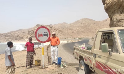 مكتب الاشغال العامة والطرق في بروم ميفع يقوم بتركيب لوحات إرشادية لمنعطفات الشقين بروم