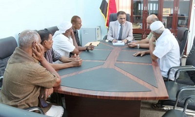 الأمين العام للمجلس المحلي بحضرموت يبحث احتياجات شريحة الصيادين بمدينة الريدة وأهمية إنشاء كاسر أمواج لحمايتهم خلال المتغيرات المناخية