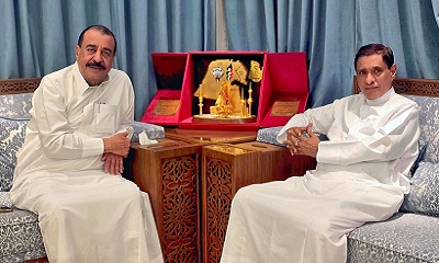 اللواء بن بريك يزور اللواء الركن فرج البحسني للاطمئنان على صحته ويبحث معه أوضاع حضرموت