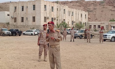 قائد المنطقة العسكرية الثانية يلتقي قوة التدخل السريع ويحذر من مخطط حوثي لاستهداف ساحل حضرموت والنخبة الحضرمية
