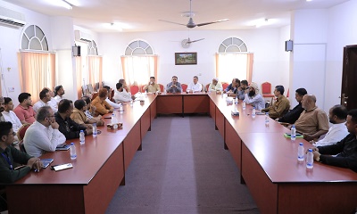 الوكيل العامري يعقد اجتماعًا موسعاً مع غرفة تجارة الوادي والصحراء والبنوك والصرافين لضبط سوق الصرف وتحسين التعاملات المالية