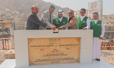 أمين عام محلي حضرموت يضع حجر الأساس لمشروع إنشاء وتجهيز مدرسة سمية للتعليم الأساسي بالمكلا