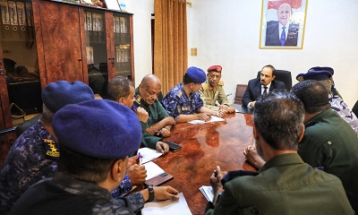 محافظ حضرموت يعقد اجتماعًا بالقيادات الأمنية والعسكرية ويوجه كلمة مهمة لأبناء المحافظة