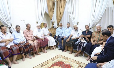 محافظ حضرموت يقدّم واجب العزاء لنائب رئيس مجلس النواب والشيخ صالح الشرفي في وفاة شقيقته