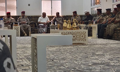 رئيس أركان المنطقة العسكرية الأولى يقدّم واجب العزاء للأستاذ عصام الكثيري في وفاة شقيقه أحمد بيتهم بمنطقة الغرفة