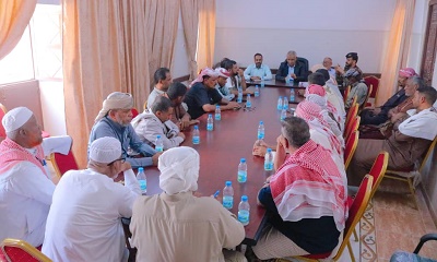 مدير عام سيئون يناقش جوانب تعزيز الوعي في ضبط أسعار السلع وحماية المواطن من الاستغلال