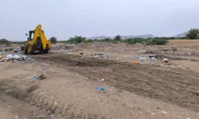 وحدة النظافة والتحسين بمديرية القطن تنفذ حملة واسعه لإزالة المخلفات والعوائق  الصلبة بالخط السريع بمنطقة بروج و ومجرى وادي سر