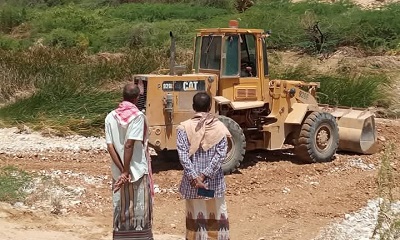 بدء أعمال رفع مخلفات السيول وفتح الطرق المتضررة بمديرية ساه