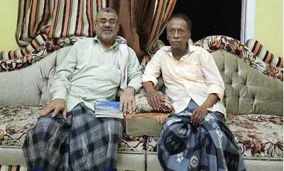 المهندس باصرة يزور المناضل والسياسي والشاعر والأديب والقانوني خالد محمد عبدالعزيز