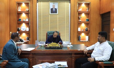 محافظ حضرموت يطلع على سير العمل في المشاريع الخدمية بمديرية تريم