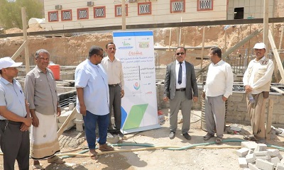 الوكيل العامري يتفقد عدد من المشاريع التنموية في مديرية القطن