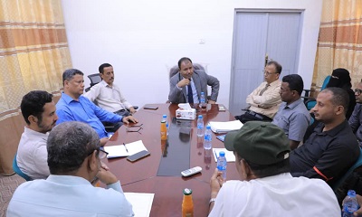 الوكيل العامري يؤكد دعم السلطات المحلية للكوادر الصحية والسعي لتحسين أوضاعهم