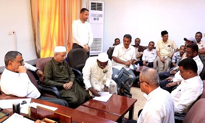 إجراء دور الاستلام والتسليم بين المديرين السلف والخلف لمؤسسة الاتصالات بوادي حضرموت