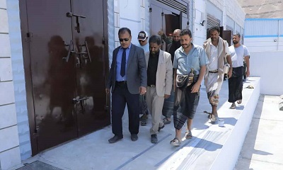 وكيل المحافظة يتفقد التشطيبات النهائية لمركز صادرات البصل والتمور بمديرية تريم