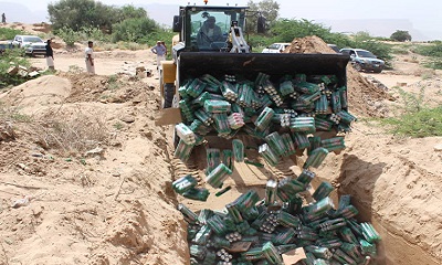 مكتب الصناعة والتجارة بحضرموت الوادي يتلف كميات كبيرة من البضائع المقلدة و الضارة