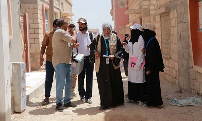 وفد من وزارة الصحة العامة والسكان ومنظمة اليونيسيف يطلعون على الفرق الميدانية ونتائج حملة التحصين ضد شلل الأطفال بمديرية الشحر