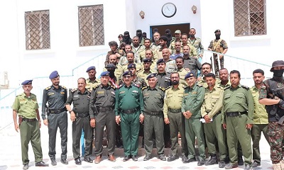 وزير الداخلية يطلع على سير العمل بفرع الهجرة والجوازات والمركز الشرطي النموذجي بالمكلا