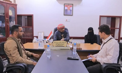 مدير عام شبام يبحث مع فريق منظمة صُنّاع النهضة تقييم مشاريع "من الغذاء إلى الصمود" ويناقش احتياجات المديرية