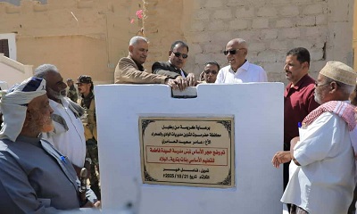 الوكيل العامري يضع حجر الأساس لمدرسة فاطمة للبنات بتاربة ويعتمد مشروع الطاقة الشمسية لثانوية تاربة للبنات بمديرية سيئون