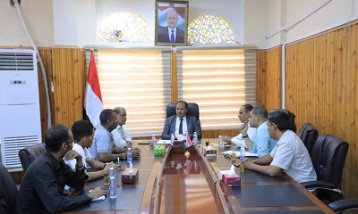 الوكيل العامري يناقش التحديات التي تواجه الادارة الهندسية بالاذاعة والتلفزيون بوادي حضرموت 