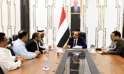 محافظ حضرموت يناقش مع مركز الملك سلمان للإغاثة إطلاق مشروعين صحيين حيويين في المحافظة