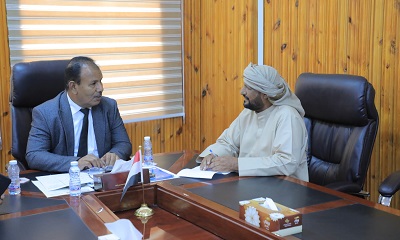 الوكيل العامري يبحث مع عضو مجلس النواب الشيخ صالح العامري الأوضاع العامة بمديريات الوادي والصحراء