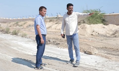 مدير عام مديرية الشحر يطلع على سير أعمال تأهيل وصيانة المدخل الغربي للمدينة