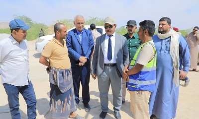 الوكيل العامري يتفقد سير الأعمال في مشروع جسر مدوده بمدينة سيئون