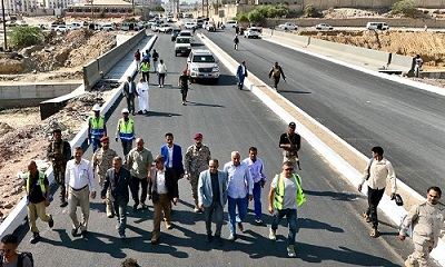 محافظ حضرموت يتفقّد جسر المنورة في المكلا بتصاميم تجمع بين الكفاءة وسرعة التنفيذ ويطلع على مستوى الانجاز في المرحلة الثانية لخور المكلا