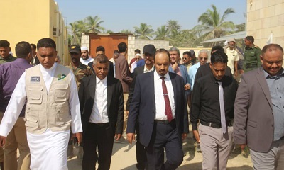 محافظ حضرموت يدشن مشروع الطاقة الشمسية ويطّلع على استكمال المشاريع الصحية الجديدة بمستشفى الحامي النموذجي