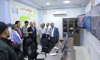 الوكيل العامري ووفد الاتحاد الأوروبي وبرنامج الأمم المتحدة الإنمائي يتفقدون غرفة نظام الإنذار المبكر لحماية مدينة شبام من الكوارث وناقشوا إمكانية توسي