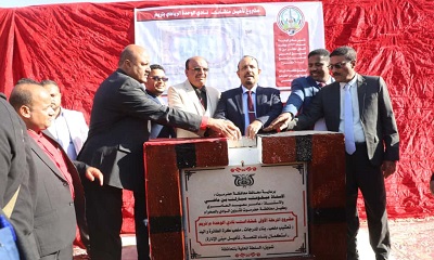 محافظ حضرموت يضع حجر الأساس لمشروع تأهيل منشآت نادي الوحدة بتريم لتعزيز النشاط الشبابي والبنية التحتية للاندية