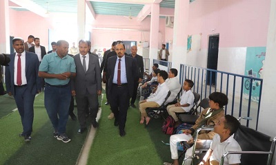 محافظ حضرموت يتفقد “أبناءه من ذوي الهمم” في مدرسة الأمل بتريم ويصدر توجيهات لتعزيز الرعاية بالمدرسة