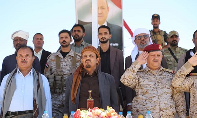 محافظ حضرموت يشهد عرضاً عسكرياً رمزياً للواء 23 “ميكا” خلال جولة تفقدية بمعسكر الجلاء